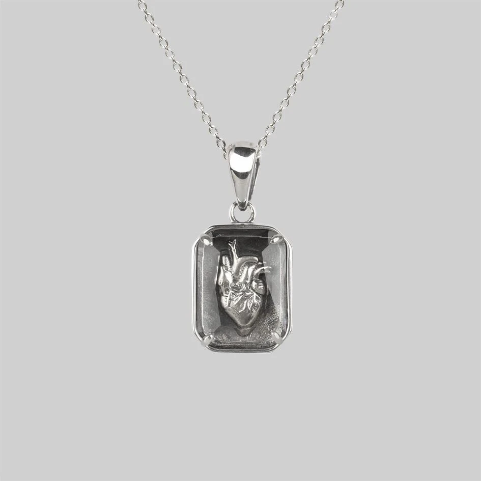 CLASSICS HEART KEEPER. Anatomical Heart Under Glass Necklace - Silver Necklaces & Chains 1 CLASSICS HEART KEEPER. Anatomical Heart Under Glass Necklace - Silver Necklaces & Chains