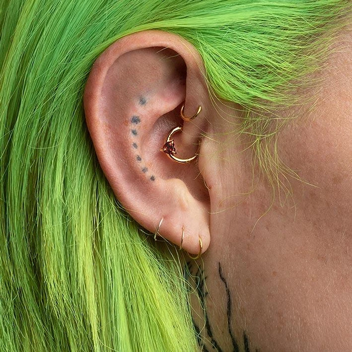 CLASSICS HEART & SOUL. Garnet Heart Septum Clicker Ring - Gold Earrings 3 CLASSICS HEART & SOUL. Garnet Heart Septum Clicker Ring - Gold Earrings