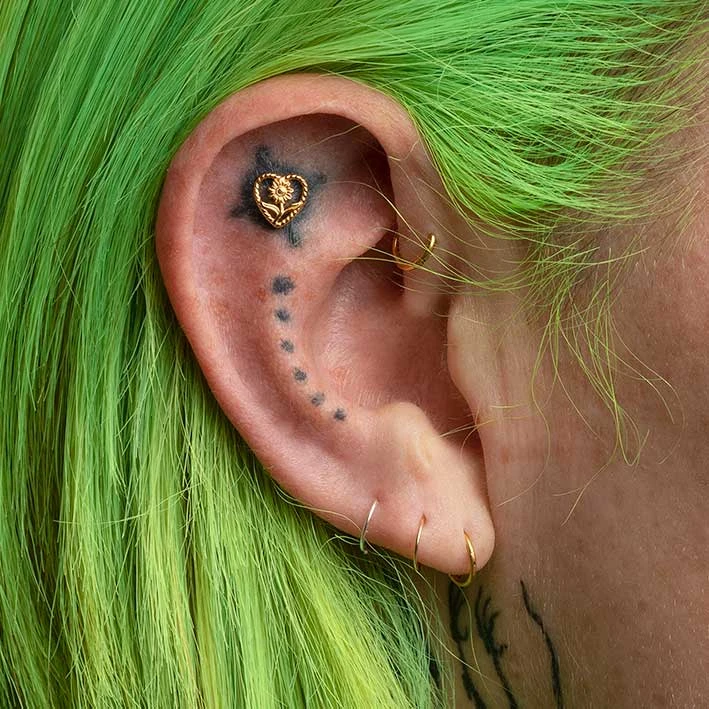 CLASSICS APRIL. Sunflower Heart Stud Earring - Gold Earrings 4 CLASSICS APRIL. Sunflower Heart Stud Earring - Gold Earrings