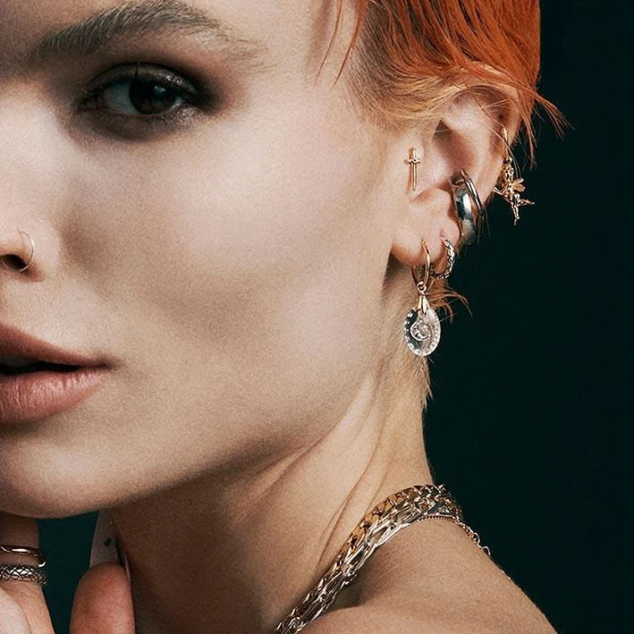 CLASSICS Cupid & Psyche Lovers Hoop Earrings - Gold 2 CLASSICS Cupid & Psyche Lovers Hoop Earrings - Gold