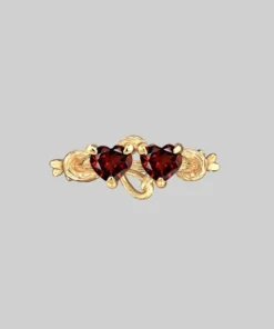 CLASSICS ENTANGLED. Quantum Garnet Hearts Ring - Gold