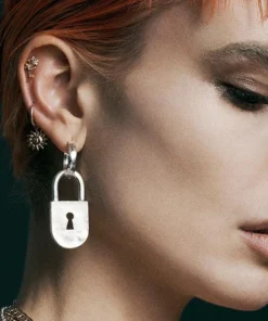 CLASSICS ELIN. Sun & Moon Hoop Earrings - Gold 10 CLASSICS ELIN. Sun & Moon Hoop Earrings - Gold