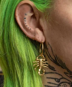CLASSICS NOXIOUS. Scorpion Hoop Earrings - Gold