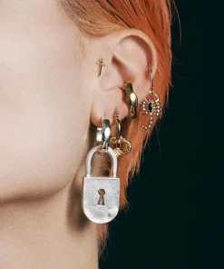 CLASSICS VELES. Scorpion Onyx Hoop Earrings - Silver