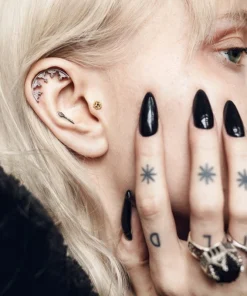 HALLOWEEN 2021 MORWENA. Gothic Arch Stud Earring - Silver