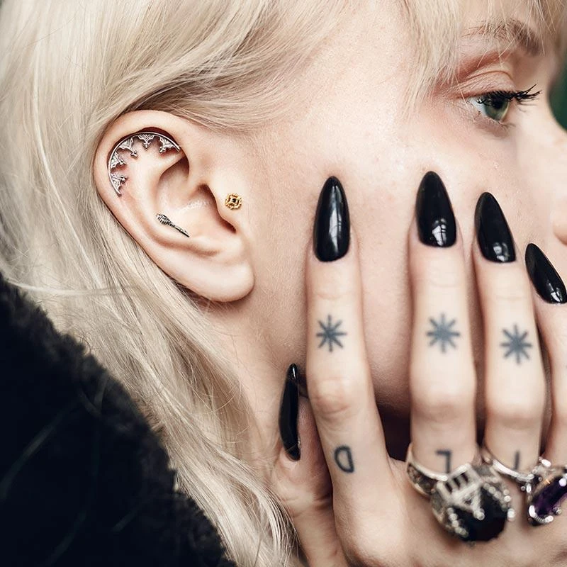 HALLOWEEN 2021 MORWENA. Gothic Arch Stud Earring - Silver 2 HALLOWEEN 2021 MORWENA. Gothic Arch Stud Earring - Silver