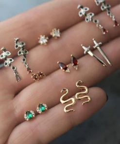 CLASSICS ROSEBUD. Garnet Trio Gold Stud Earrings