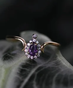 CLASSICS MONTAGUE. Amethyst Teardrop Gold Ring Rings