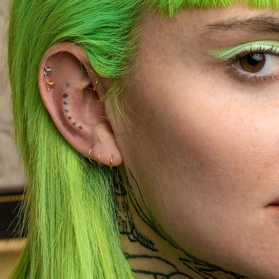 CLASSICS Earrings SURVIVAL. Symbolic Barbed Wire Stud Earring - Gold 2 CLASSICS Earrings SURVIVAL. Symbolic Barbed Wire Stud Earring - Gold