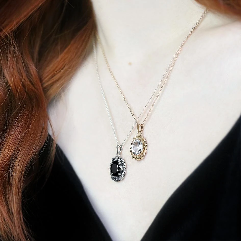 CLASSICS Necklaces & Chains MARIA. Rose Wreath Onyx Necklace - Gold 2 CLASSICS Necklaces & Chains MARIA. Rose Wreath Onyx Necklace - Gold