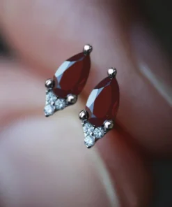 CLASSICS LA BELLE. Garnet & Cubic Zirconia Silver Stud Earrings