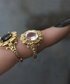 CLASSICS MARIA. Rose Wreath Onyx Gold Cocktail Ring Rings