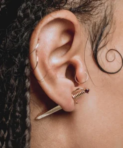 CLASSICS SALEM. Garnet Short Dagger Single Earring - Gold