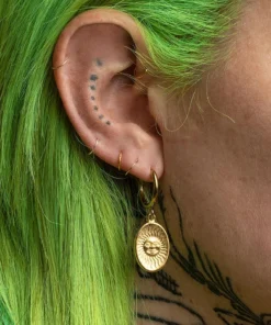 CLASSICS DAWN. Symbolic Sun Face Hoop Earrings - Gold