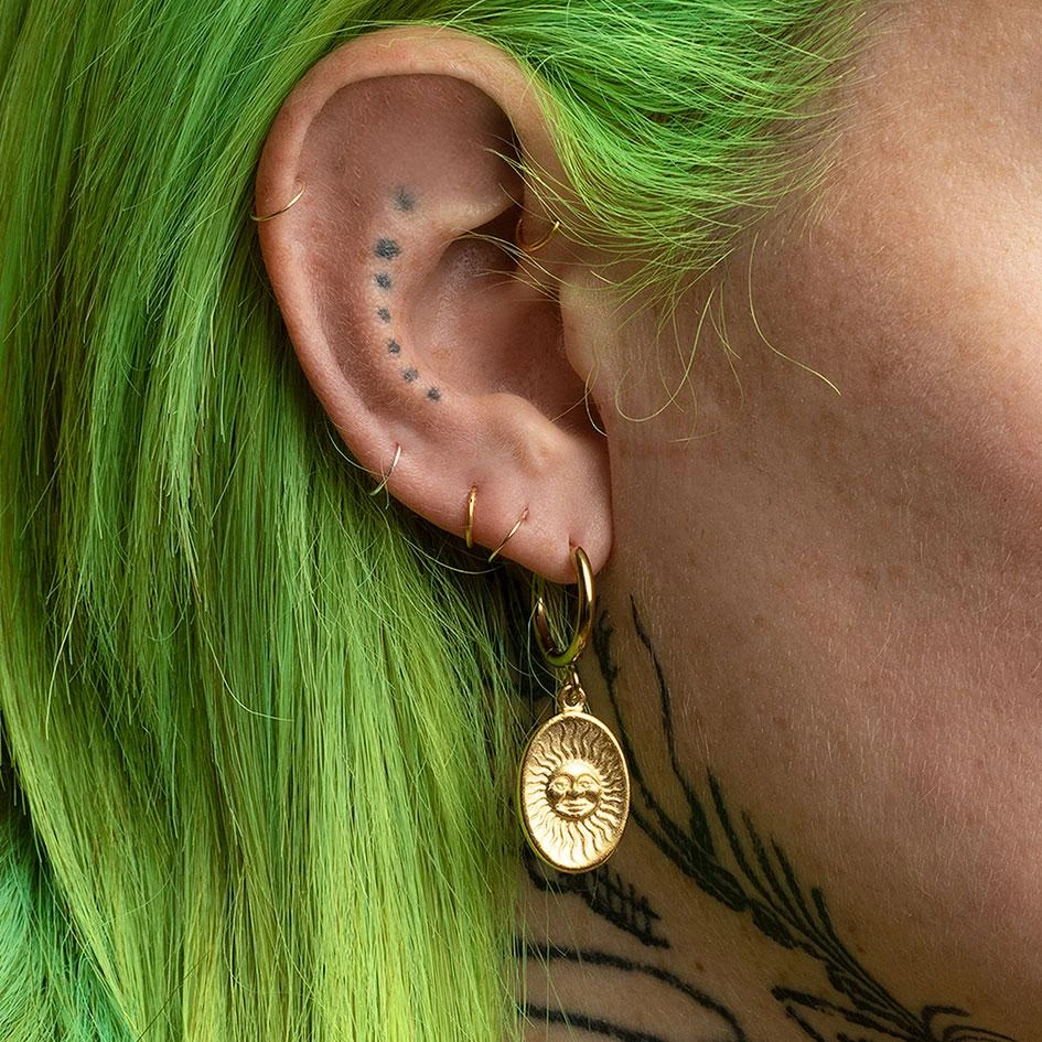 CLASSICS DAWN. Symbolic Sun Face Hoop Earrings - Gold 2 CLASSICS DAWN. Symbolic Sun Face Hoop Earrings - Gold