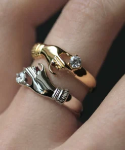 CLASSICS MILDRED. Disembodied Hand Gold Ring Rings