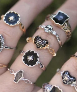 CLASSICS REMINISCENCE. Skull Head Onyx Gold Ring