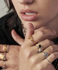 CLASSICS Rings DARLING. Shield Signet Ring - Silver