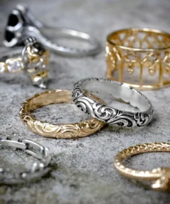 CLASSICS Rings MAUD. Scroll Detail Band Ring - Gold