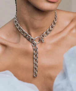 CLASSICS XO. Chunky Chain & Circle Clasp Necklace - Gold 5 CLASSICS XO. Chunky Chain & Circle Clasp Necklace - Gold