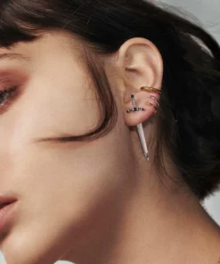 CLASSICS MAJESTY. Black Spinel Dagger Single Earring - Silver