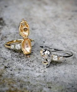 CLASSICS REVENANT. Skull Poison Box Ring - Silver Rings
