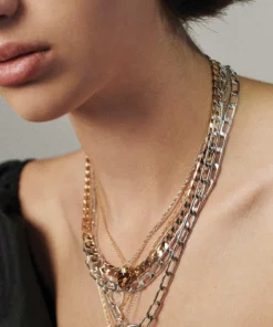 CLASSICS DOROTHY. Vintage Glass Heart Engraved Rose Pendant Necklace